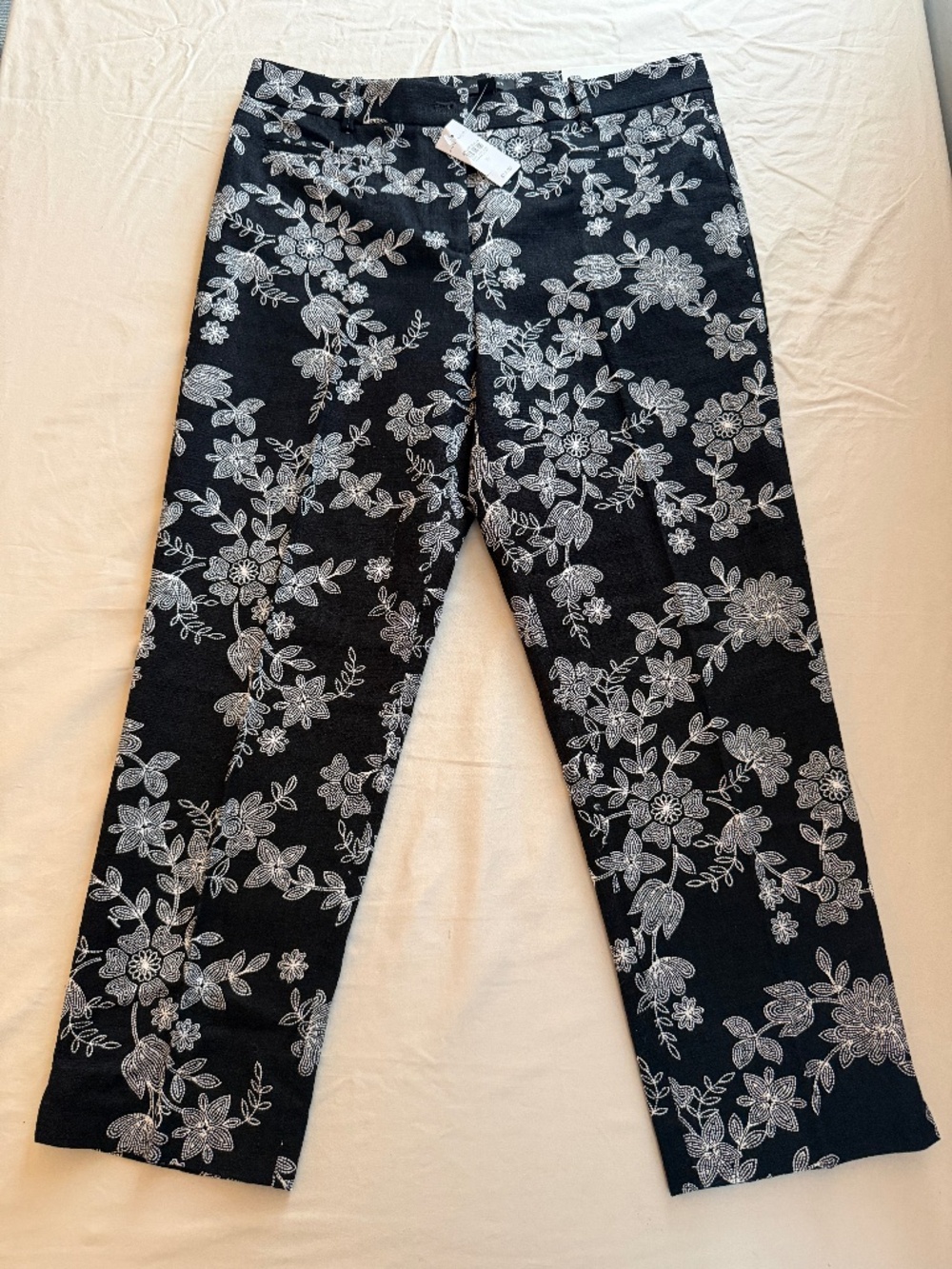 Anna Taylor Women’s black & white capris